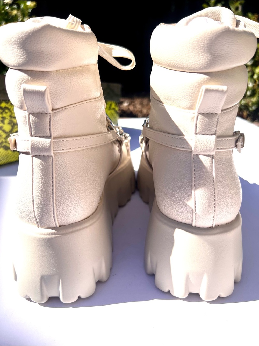 Chunky Platform Combat
Boots w/Silver Chains in Off White/Cream; Military Grunge - Picture 12 of 15